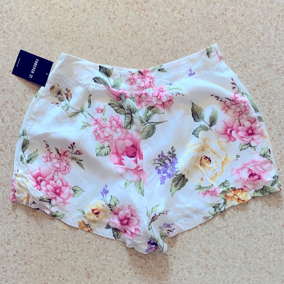 Forever 21 High Waisted Pleated Floral Shorts - Picture 2 of 8